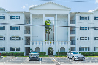 Las Olas Manor in Fort Lauderdale, FL - Foto de edificio - Building Photo