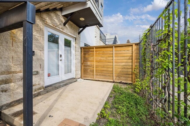 4721 Caroline St in Houston, TX - Building Photo - Building Photo