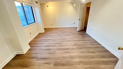 295 W Wyoming Ave, Unit 3A in Stoneham, MA - Foto de edificio - Building Photo