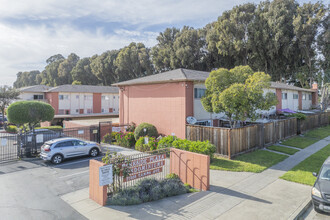 Parkside Plaza in Hayward, CA - Building Photo - Primary Photo