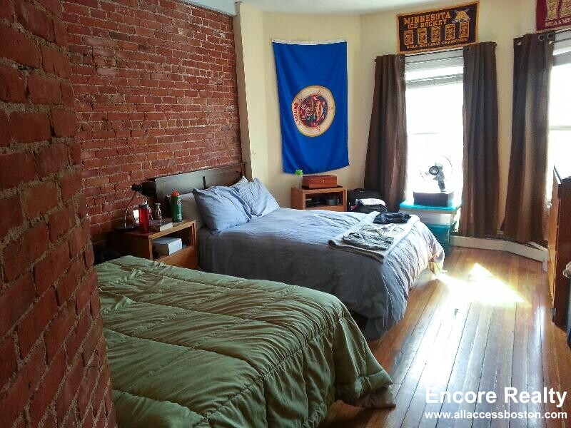 518 Harvard St, Unit 1 in Brookline, MA - Foto de edificio