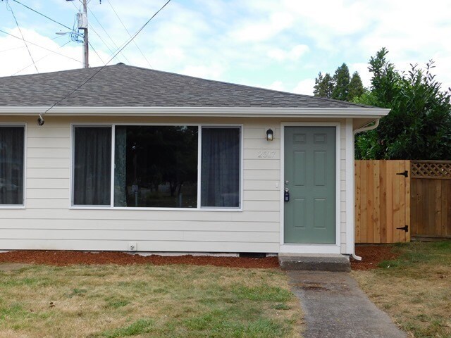 2515-2517-2517 Lee St SE in Salem, OR - Building Photo - Building Photo