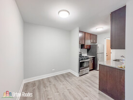 555 W Surf St, Unit M05B in Chicago, IL - Building Photo - Building Photo