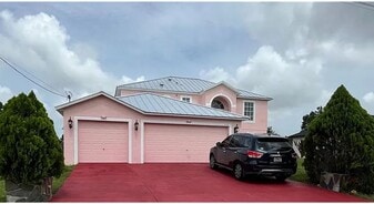312 Lenz Ave in Lehigh Acres, FL - Building Photo