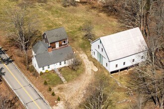 5 McDaniel Rd in Nottingham, NH - Foto de edificio - Building Photo