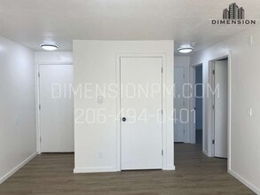 Centrally Located Ground floor Remodeled 1 in Burien, WA - Foto de edificio - Interior Photo