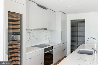 2100 Hamilton St in Philadelphia, PA - Foto de edificio - Building Photo
