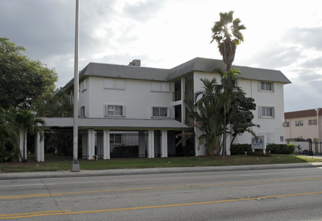 Palm Court Apartments in Miami, FL - Building Photo - Building Photo