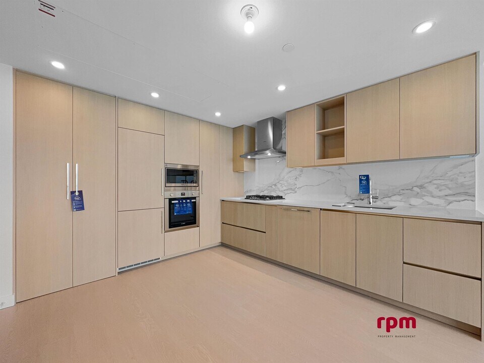 13778-3100 100 Ave in Surrey, BC - Building Photo