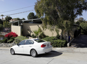 West Mission Hills Six in San Diego, CA - Building Photo - Building Photo