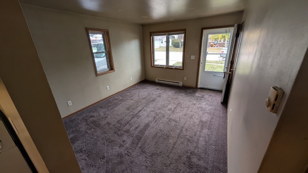 3711 Mangin St, Unit 3711 in Manitowoc, WI - Building Photo