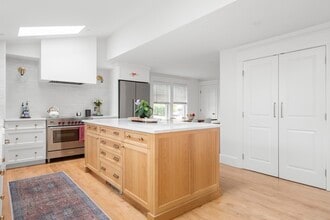 211 Castle Rd in Nahant, MA - Building Photo - Building Photo