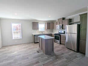 586 Delaware in Belleville, MI - Building Photo - Building Photo