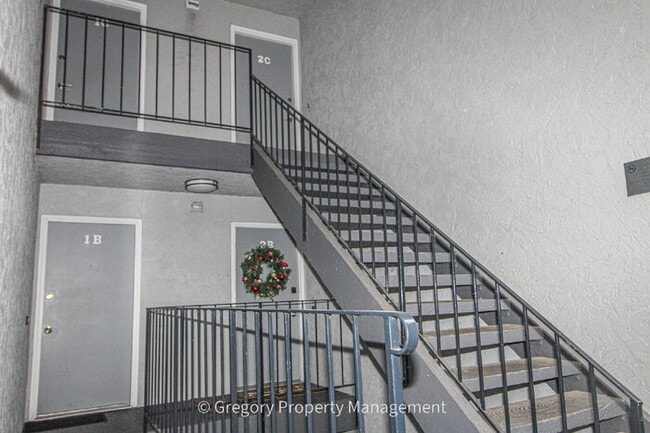 12029 NE 100th Pl in Kirkland, WA - Building Photo - Building Photo