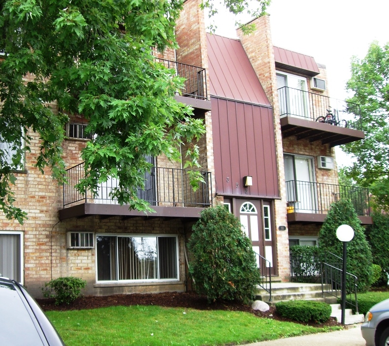 Oak Terrace in Mount Prospect, IL - Building Photo