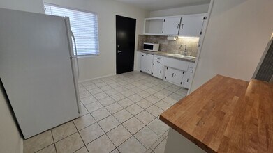 2039 Thomas Ave in San Diego, CA - Building Photo - Building Photo