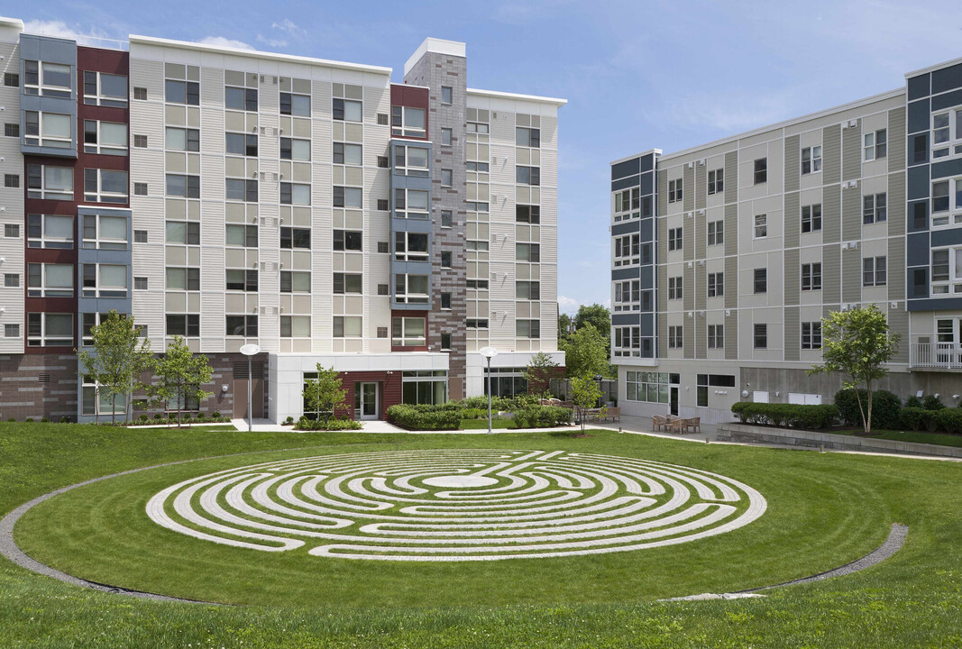 Metro Green Court in Stamford, CT - Foto de edificio