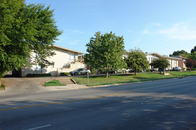 Lakewood Gardens in Dallas, TX - Building Photo - Building Photo