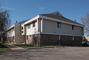 Cedar Acres Apartments in Hutchinson, MN - Building Photo