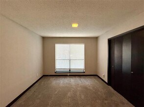 7031 Holly Hill Dr in Dallas, TX - Building Photo - Building Photo