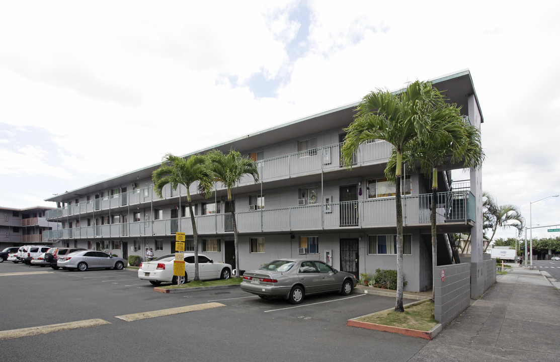 Vineyard Court Apartments in Honolulu, HI - Building Photo