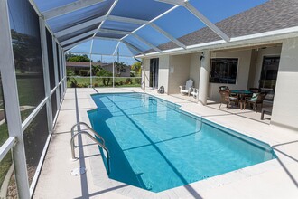 4701 Sands Blvd in Cape Coral, FL - Foto de edificio - Building Photo