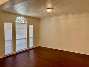 105 Hirth Dr in Crowley, TX - Building Photo - Building Photo