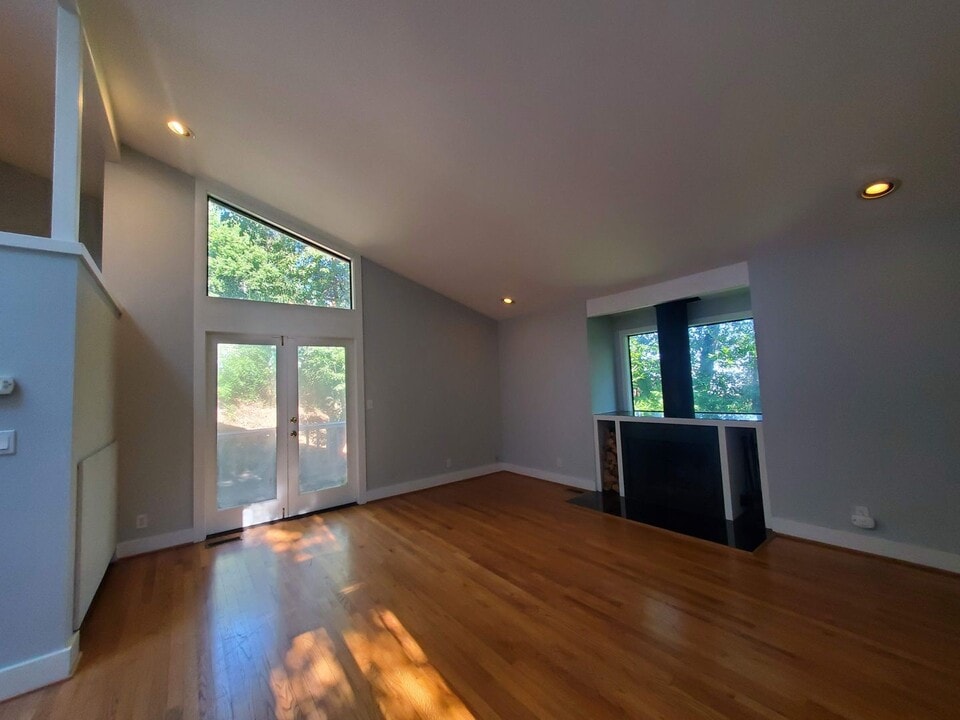 710 Redwood Ave in Corte Madera, CA - Building Photo