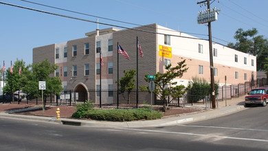 Lucaya House East in Albuquerque, NM - Building Photo - Building Photo