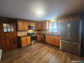 8 Quinn St in Stafford, CT - Building Photo - Building Photo