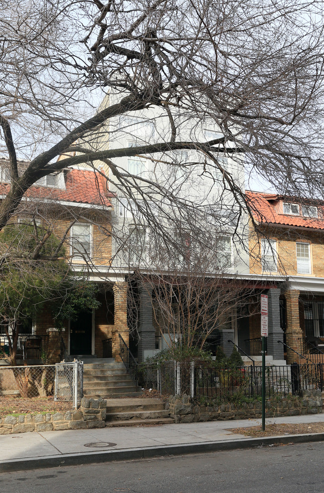 1473 Girard St NW in Washington, DC - Foto de edificio - Building Photo