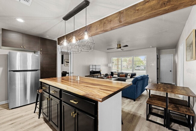 4717 Edith St in Corpus Christi, TX - Foto de edificio - Building Photo