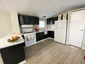 777 E Yerby St in Marshall, MO - Foto de edificio - Building Photo