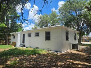 2150 NW 93rd St in Miami, FL - Building Photo - Building Photo