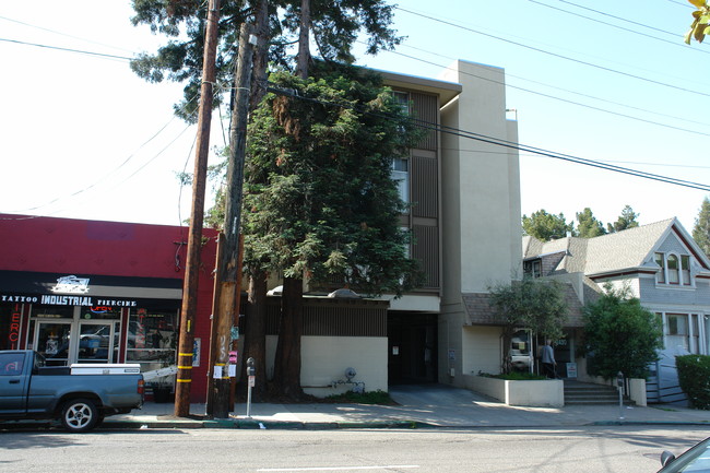 2430 Dwight Way in Berkeley, CA - Building Photo - Building Photo