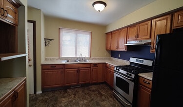 1441 Oakes Rd in Mount Pleasant, WI - Building Photo - Building Photo