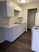 1025 Smetana Rd, Unit 3 in Hopkins, MN - Building Photo