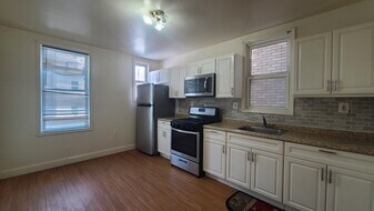 32 Armstrong Ave, Unit 1 in Jersey City, NJ - Building Photo