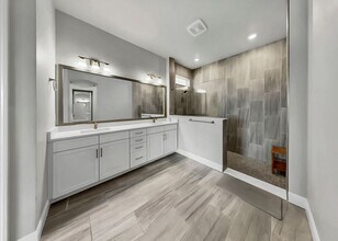 5407 Del Coronado Dr in Apollo Beach, FL - Building Photo - Building Photo