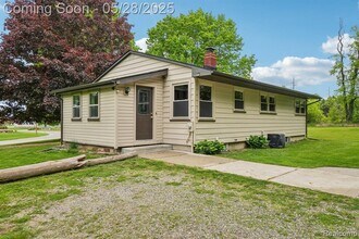 3005 S Hickory Ridge Rd in Milford, MI - Building Photo - Building Photo