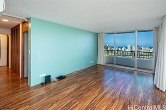 2825 S King St in Honolulu, HI - Building Photo - Building Photo
