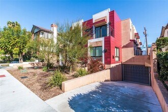 1212 Viola Ave, Unit 102 in Glendale, CA - Foto de edificio - Building Photo