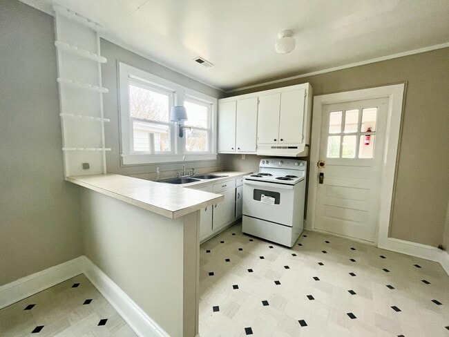 803 W Elizabeth St in Elizabeth City, NC - Building Photo - Building Photo