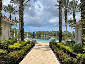 1628 Cayman Ct in Naples, FL - Foto de edificio - Building Photo