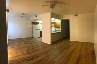 2687 Calle de Mercado, Unit #B in Bullhead City, AZ - Foto de edificio - Building Photo