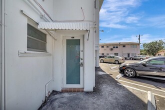 161 NE 10th Ave in Hallandale Beach, FL - Foto de edificio - Building Photo