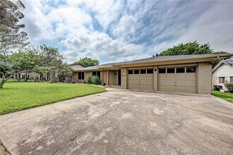 402 Greenwood Dr in Georgetown, TX - Building Photo - Building Photo