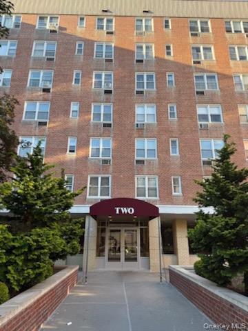 2 Sadore Ln in Yonkers, NY - Building Photo