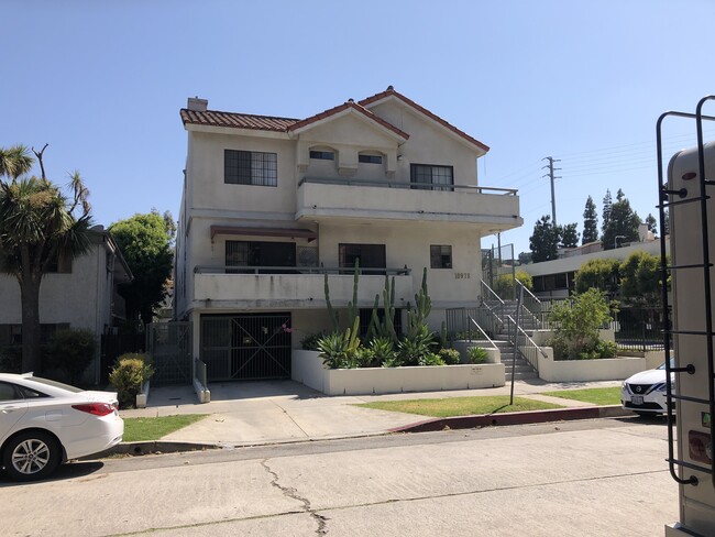 10978 Bluffside Dr, Unit #105 in Studio City, CA - Foto de edificio - Building Photo