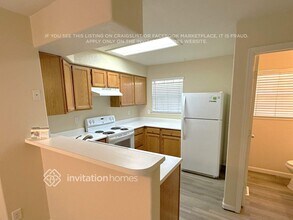 11812 E Kepner Dr in Aurora, CO - Foto de edificio - Building Photo